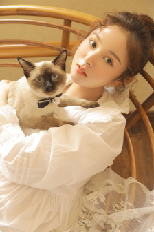 美女献身